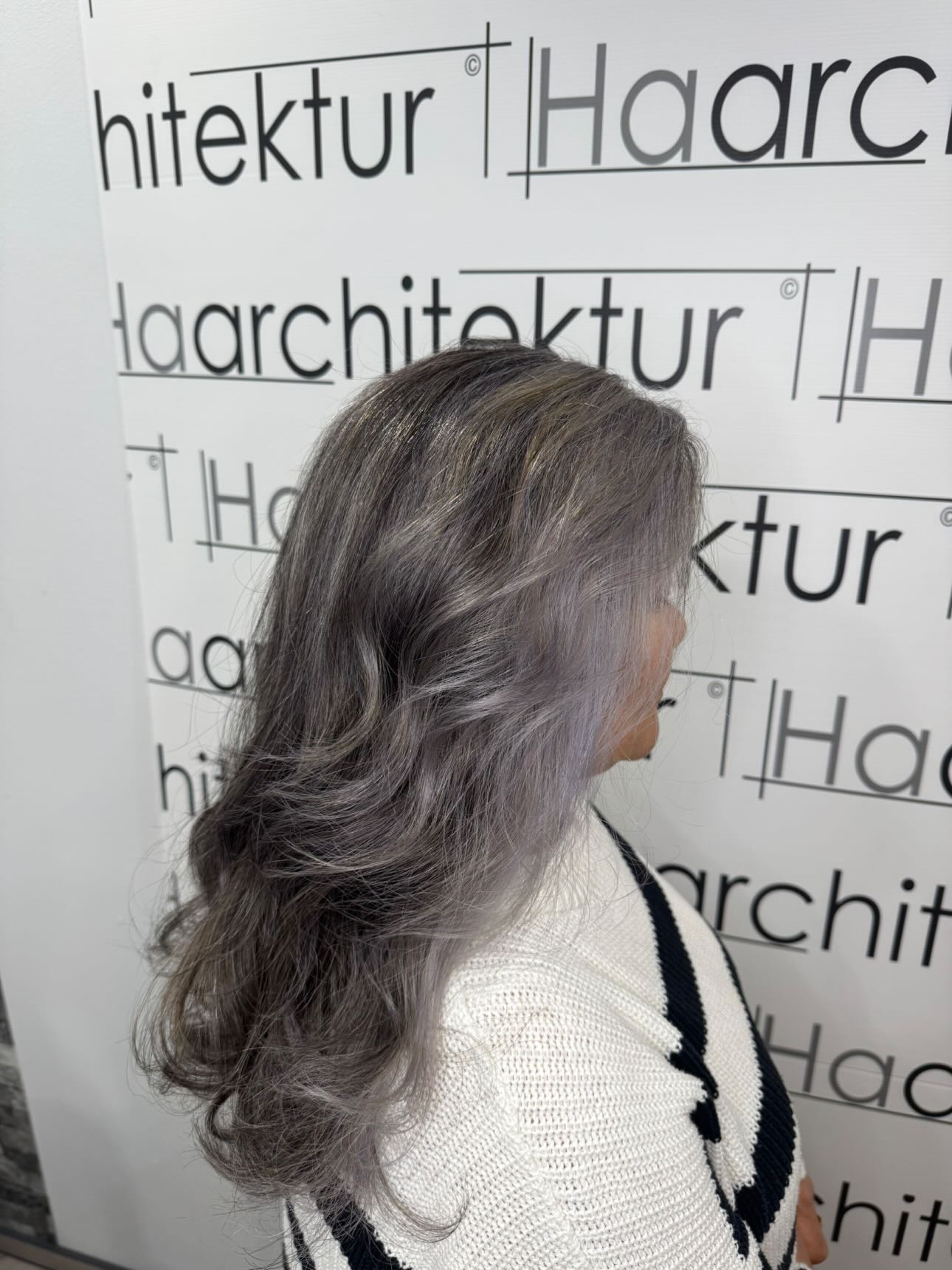 Friseursalon Haarchitektur – Lüneburg – grau – Argent Royal – natürliches grau – zur zum natürlichen grau Friseursalon Haarchitektur - Lüneburg - grau - Argent Royal - natürliches grau - zur zum natürlichen grau
